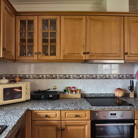 Em Проживание в семье *